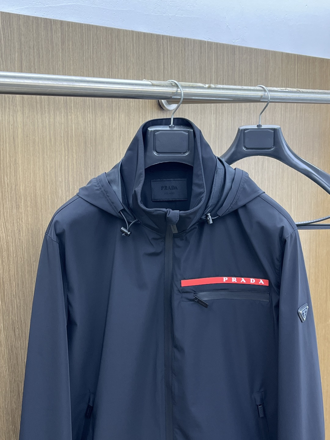 早春款 PD 🔥🔥早春休闲系列，最新时尚连帽夹克外套.连帽收纳，胸前logo胶条，处处细节显工艺足够的高