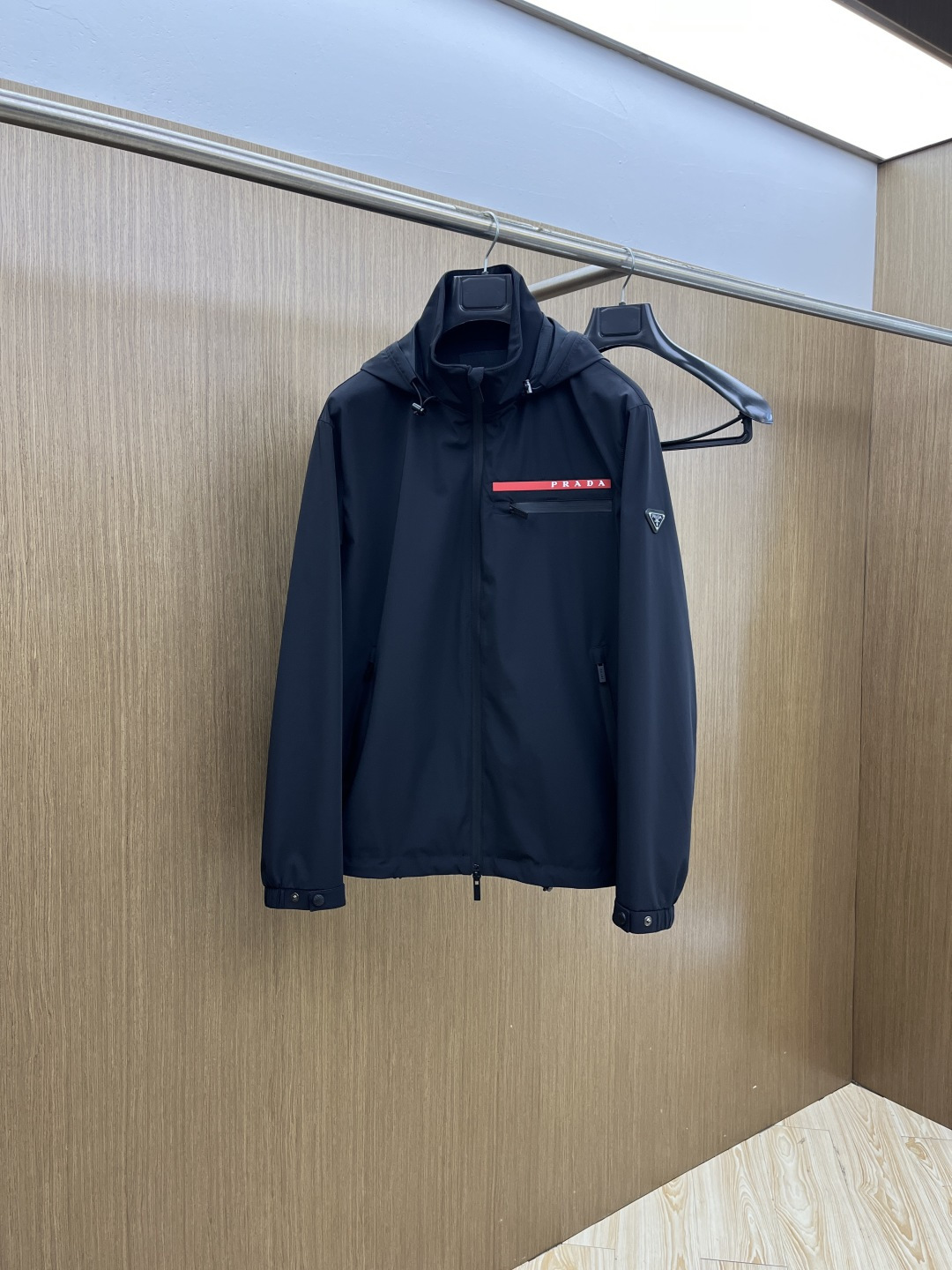 早春款 PD 🔥🔥早春休闲系列，最新时尚连帽夹克外套.连帽收纳，胸前logo胶条，处处细节显工艺足够的高