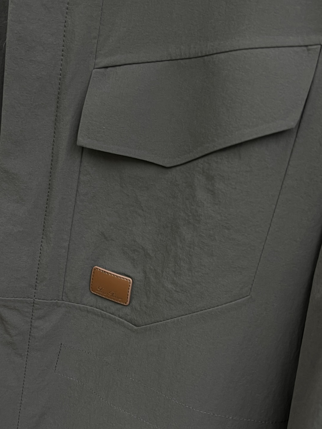 早春款 Loro Piana 🔥🔥早春轻奢休闲系列，最新时尚立领夹克外套..处处细节显工艺足够的高级 结