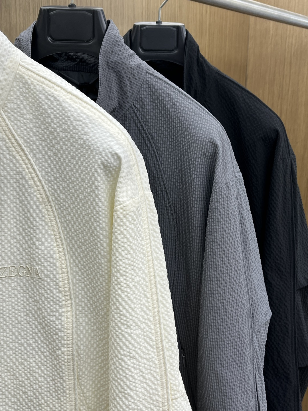 早春款 Zz 🔥🔥早春休闲系列，最新时尚立领夹克外套.简约不单一，处处细节显工艺足够的高级 结构性剪裁的