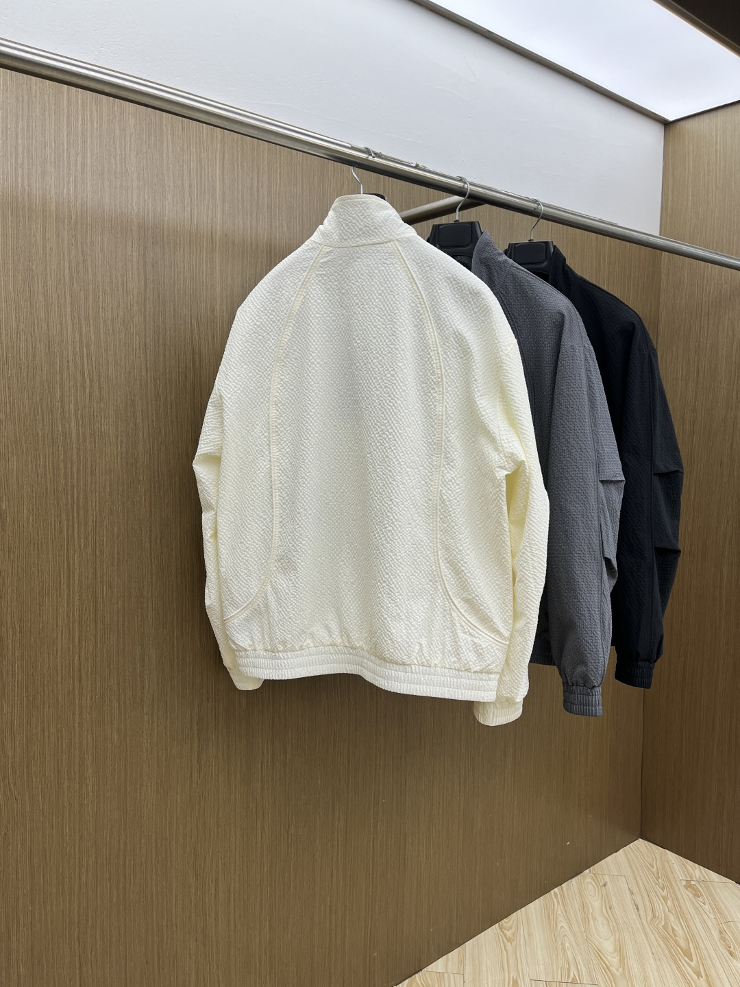 早春款 Zz 🔥🔥早春休闲系列，最新时尚立领夹克外套.简约不单一，处处细节显工艺足够的高级 结构性剪裁的