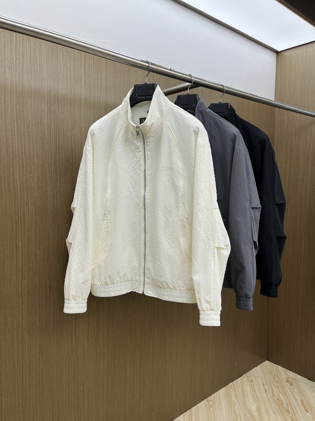 早春款 Zz 🔥🔥早春休闲系列，最新时尚立领夹克外套.简约不单一，处处细节显工艺足够的高级 结构性剪裁的