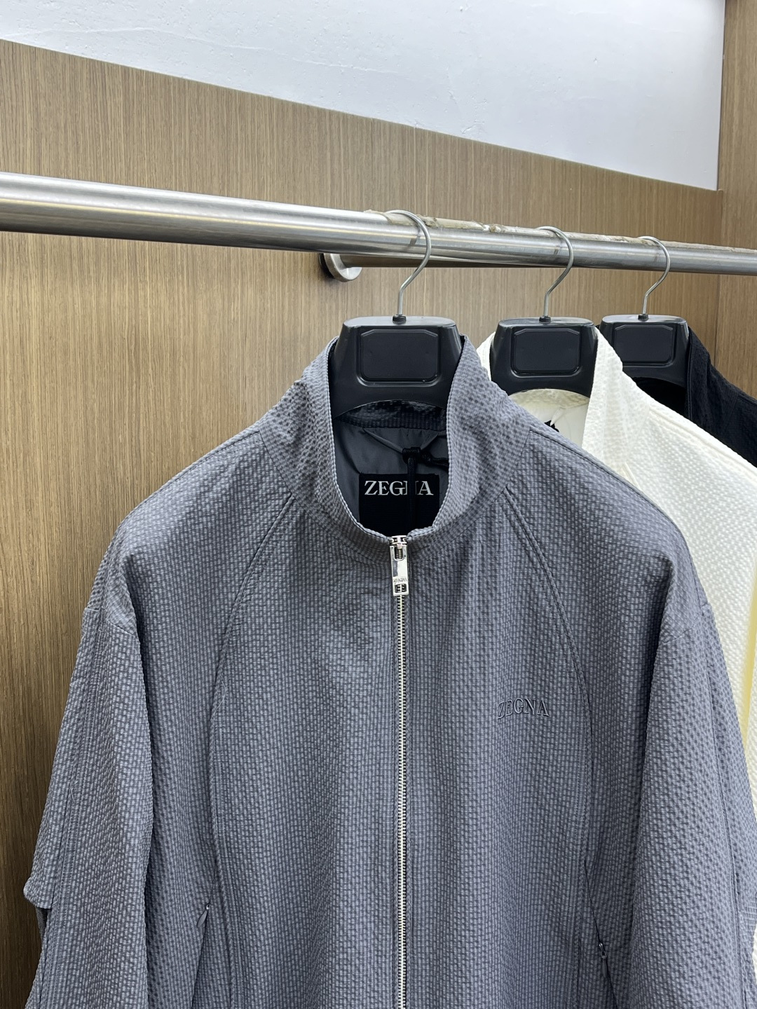 早春款 Zz 🔥🔥早春休闲系列，最新时尚立领夹克外套.简约不单一，处处细节显工艺足够的高级 结构性剪裁的