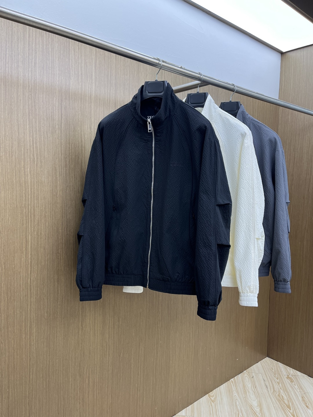 早春款 Zz 🔥🔥早春休闲系列，最新时尚立领夹克外套.简约不单一，处处细节显工艺足够的高级 结构性剪裁的