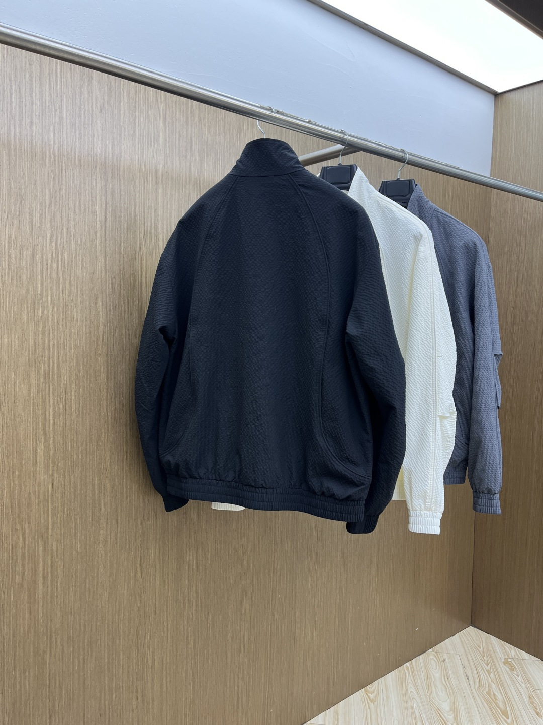 早春款 Zz 🔥🔥早春休闲系列，最新时尚立领夹克外套.简约不单一，处处细节显工艺足够的高级 结构性剪裁的