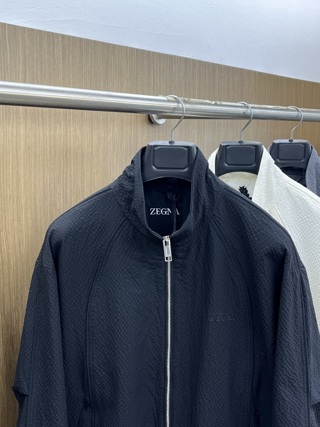 早春款 Zz 🔥🔥早春休闲系列，最新时尚立领夹克外套.简约不单一，处处细节显工艺足够的高级 结构性剪裁的