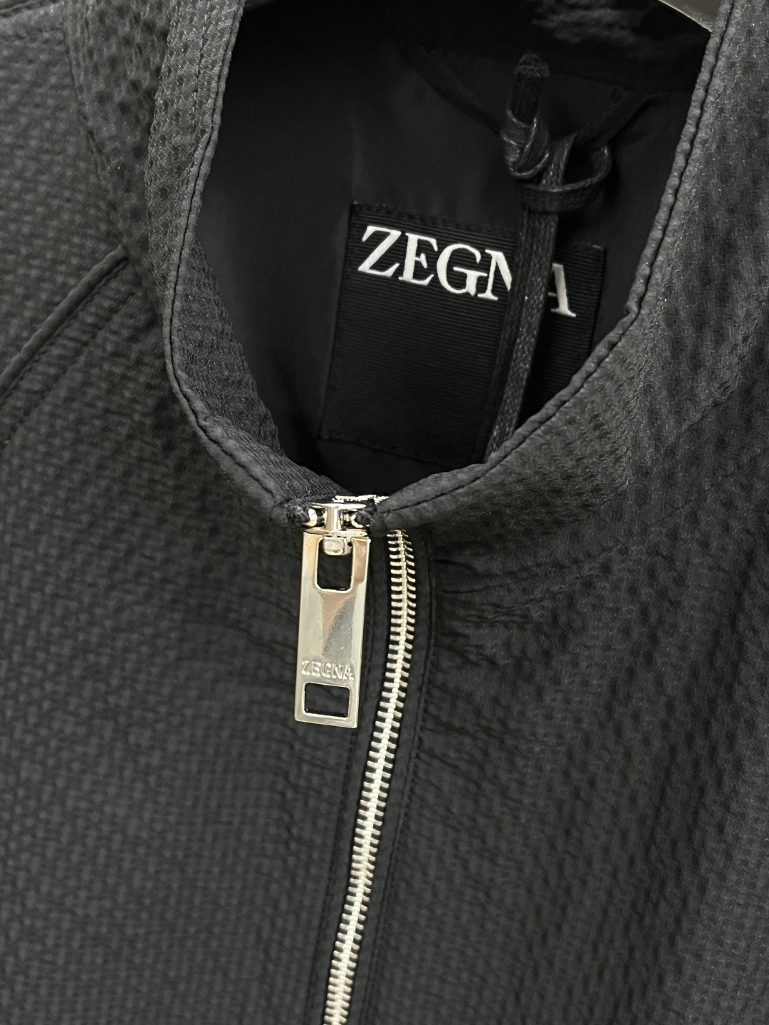 早春款 Zz 🔥🔥早春休闲系列，最新时尚立领夹克外套.简约不单一，处处细节显工艺足够的高级 结构性剪裁的