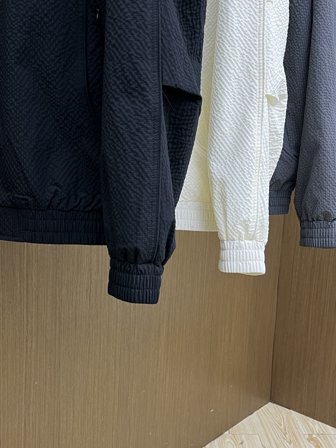 早春款 Zz 🔥🔥早春休闲系列，最新时尚立领夹克外套.简约不单一，处处细节显工艺足够的高级 结构性剪裁的