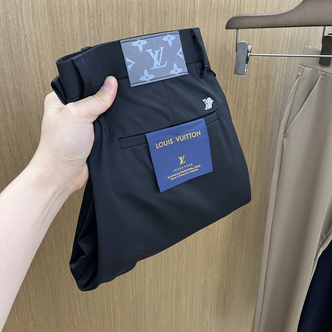 早春款 LV 🔥🔥高端定制 26早春新款薄款休闲西裤 柜台同步发售 原版定制复刻 客供五金辅料 原单品质