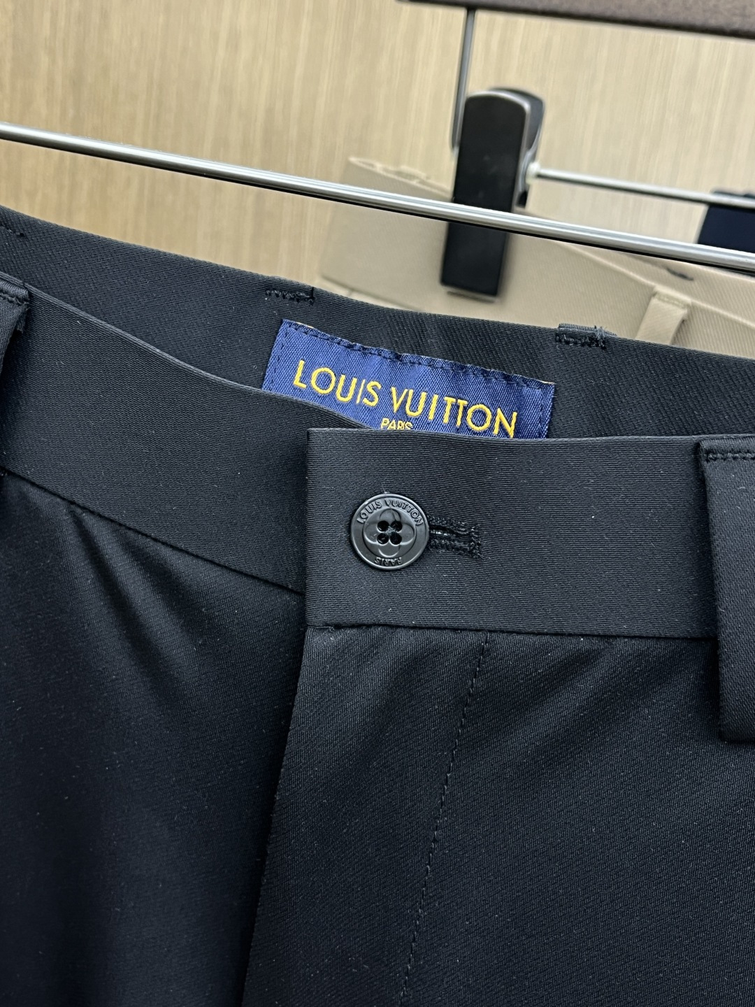 早春款 LV 🔥🔥高端定制 26早春新款薄款休闲西裤 柜台同步发售 原版定制复刻 客供五金辅料 原单品质