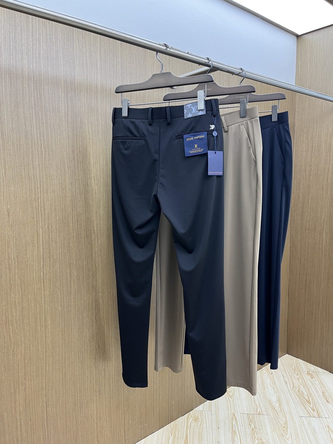 早春款 LV 🔥🔥高端定制 26早春新款薄款休闲西裤 柜台同步发售 原版定制复刻 客供五金辅料 原单品质