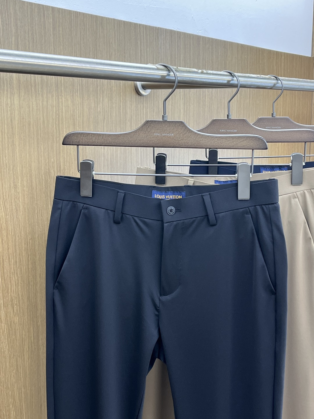 早春款 LV 🔥🔥高端定制 26早春新款薄款休闲西裤 柜台同步发售 原版定制复刻 客供五金辅料 原单品质