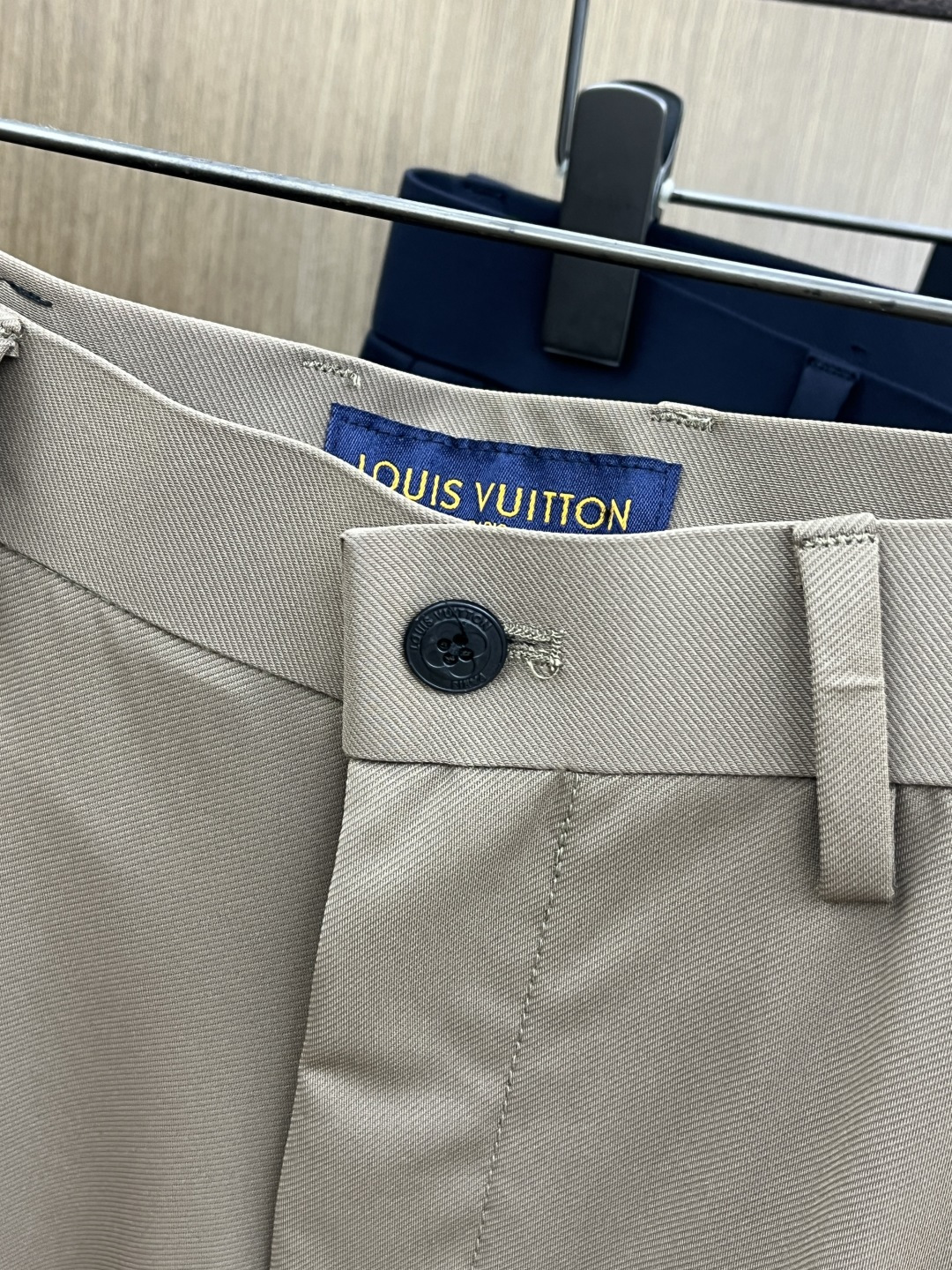 早春款 LV 🔥🔥高端定制 26早春新款薄款休闲西裤 柜台同步发售 原版定制复刻 客供五金辅料 原单品质