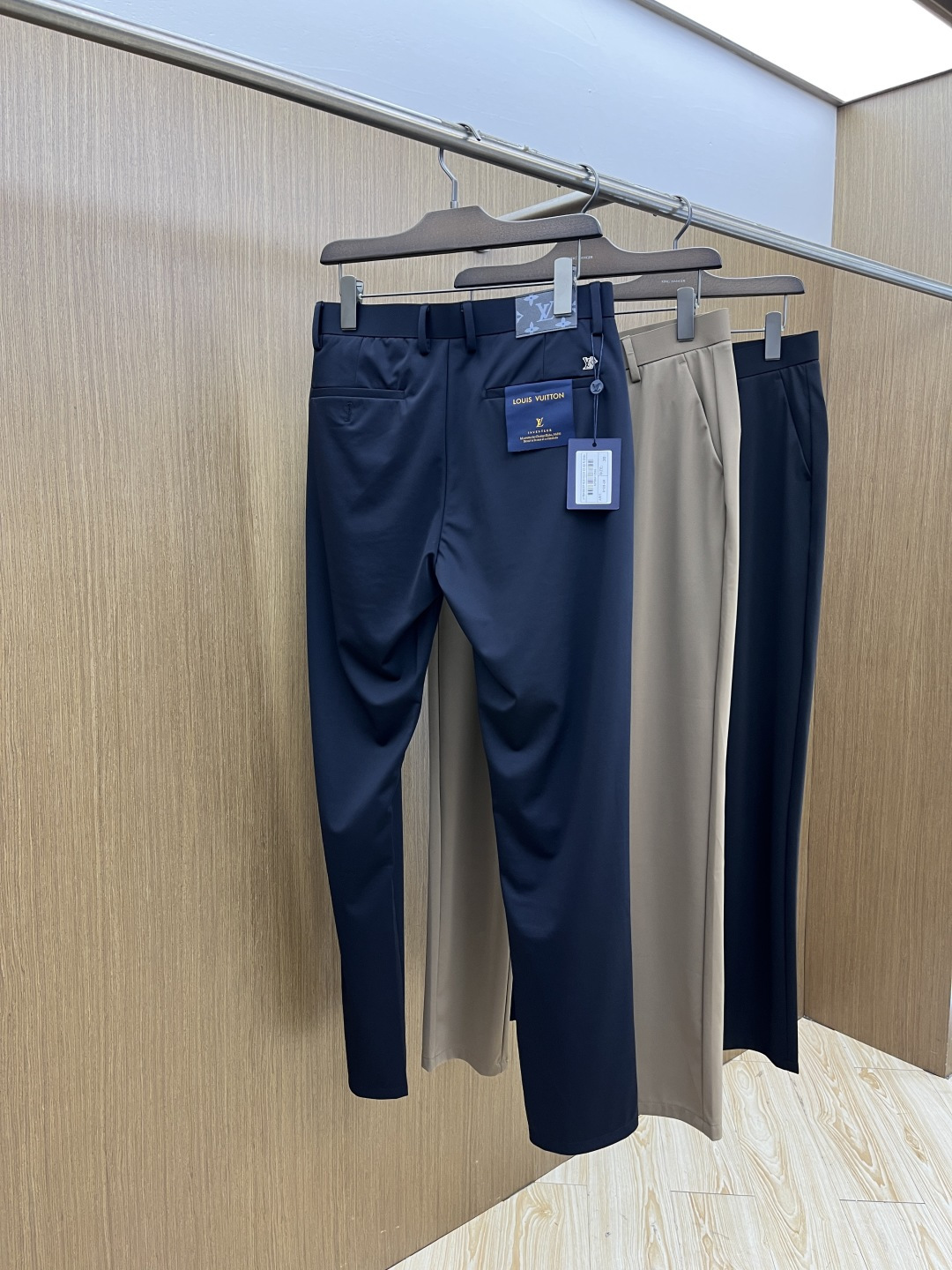 早春款 LV 🔥🔥高端定制 26早春新款薄款休闲西裤 柜台同步发售 原版定制复刻 客供五金辅料 原单品质