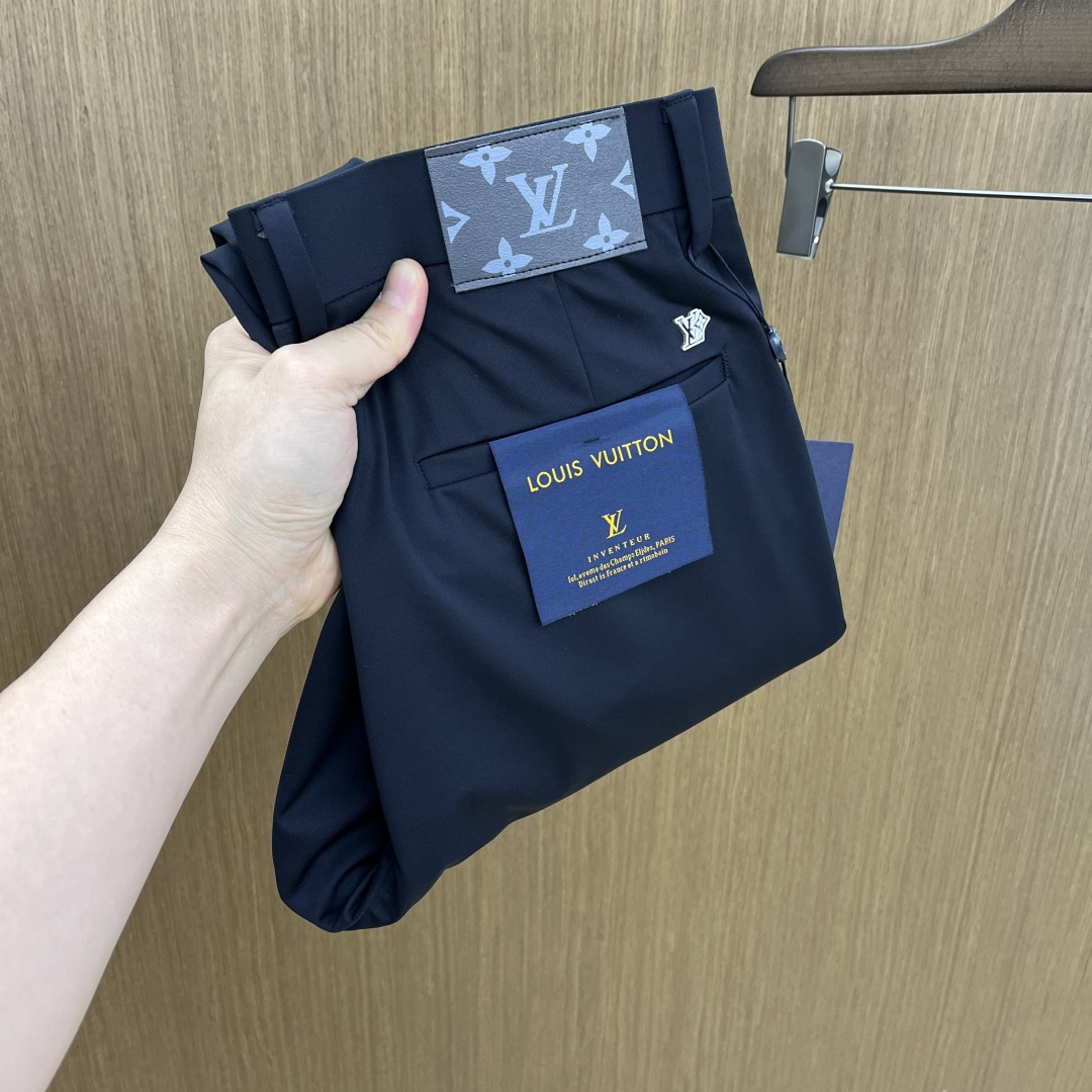 早春款 LV 🔥🔥高端定制 26早春新款薄款休闲西裤 柜台同步发售 原版定制复刻 客供五金辅料 原单品质