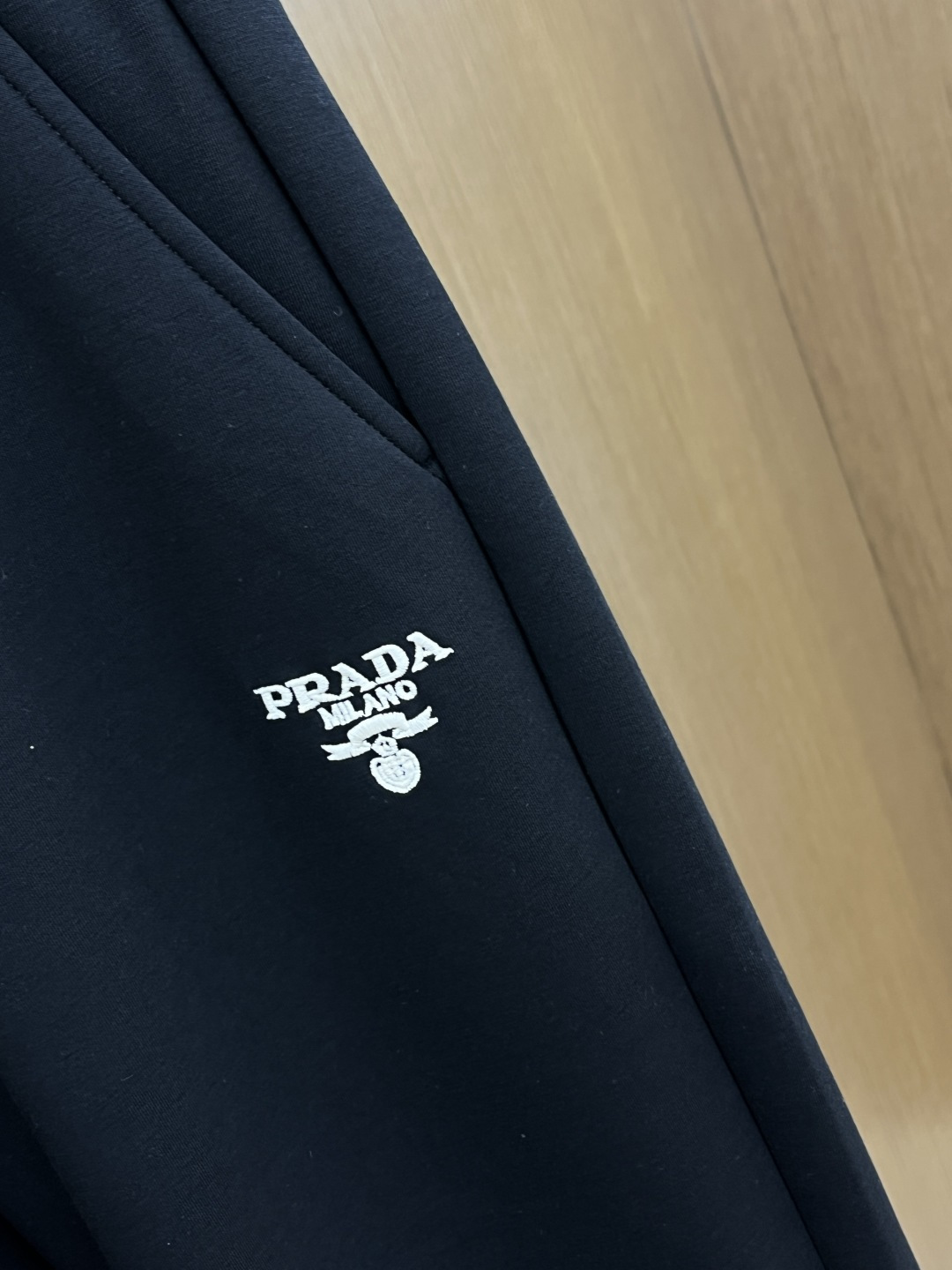 。🩵PD 🔥🔥高级定制 2026春夏新款铜氨丝莫代尔空气层休闲卫裤，裤身上刺绣标志性品牌标识，客供定制品