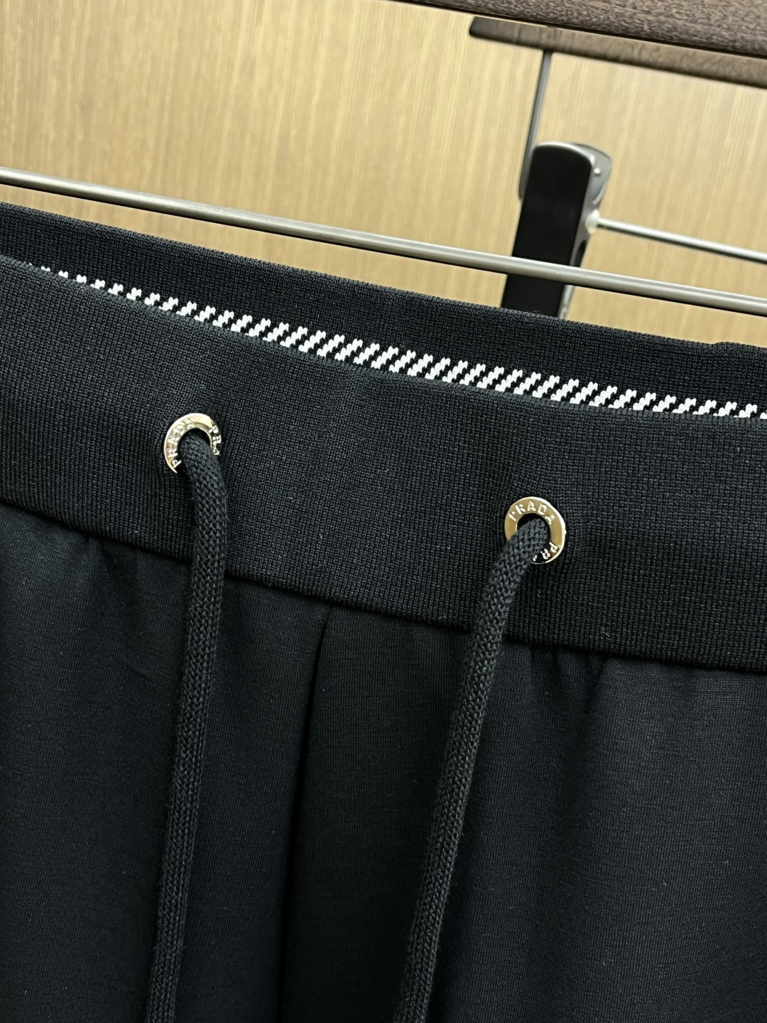 。🩵PD 🔥🔥高级定制 2026春夏新款铜氨丝莫代尔空气层休闲卫裤，裤身上刺绣标志性品牌标识，客供定制品