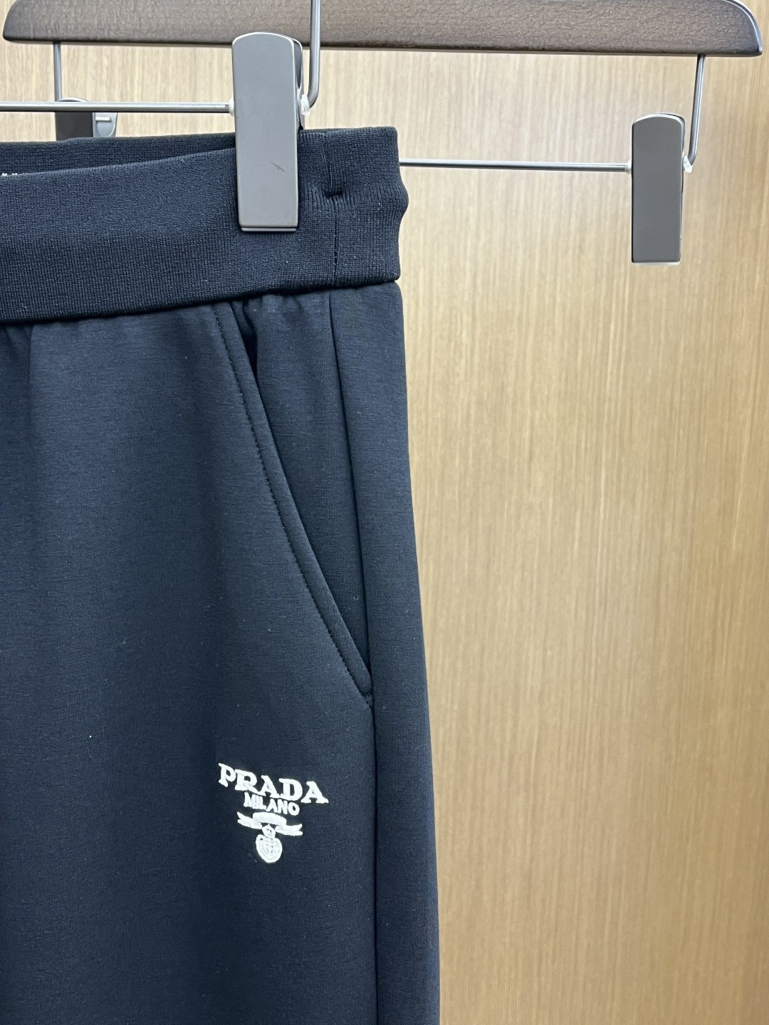 。🩵PD 🔥🔥高级定制 2026春夏新款铜氨丝莫代尔空气层休闲卫裤，裤身上刺绣标志性品牌标识，客供定制品