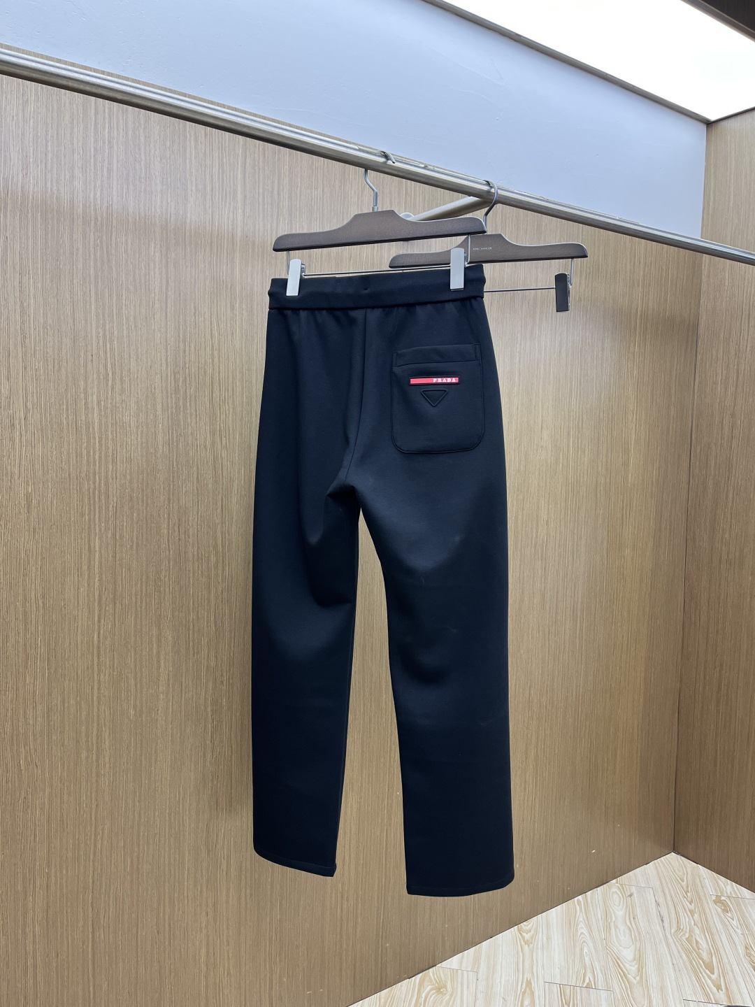 。🩵PD 🔥🔥高级定制 2026春夏新款铜氨丝莫代尔空气层休闲卫裤，裤身上刺绣标志性品牌标识，客供定制品