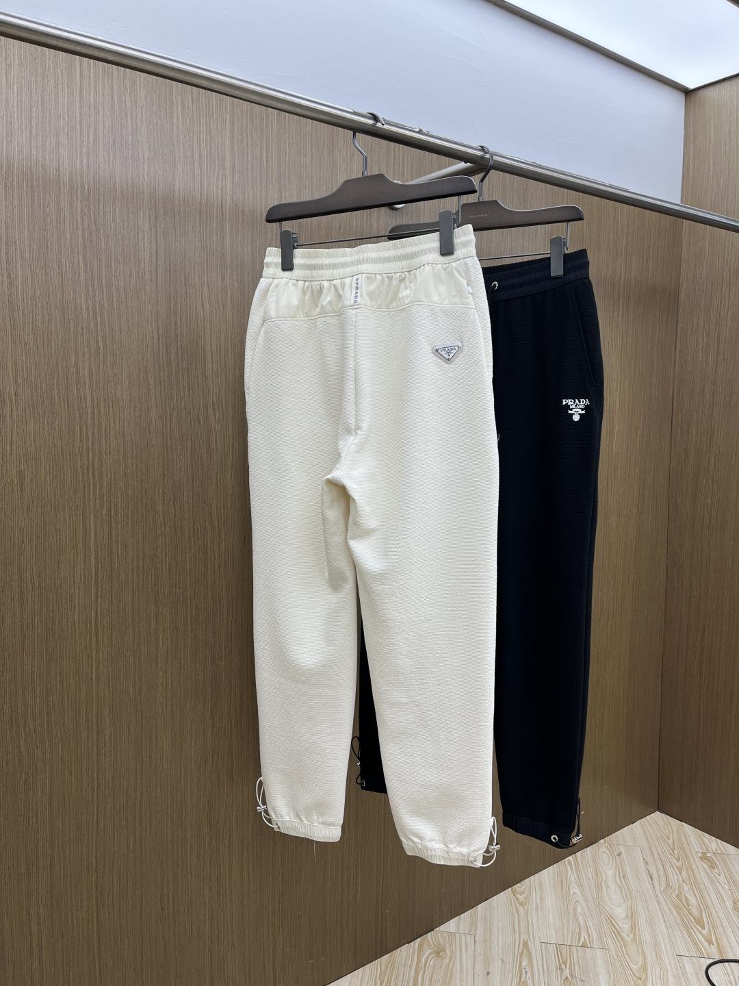 。🩵PD 🔥🔥高级定制 2026春夏新款铜氨丝莫代尔空气层休闲卫裤，裤身上刺绣标志性品牌标识，客供定制品