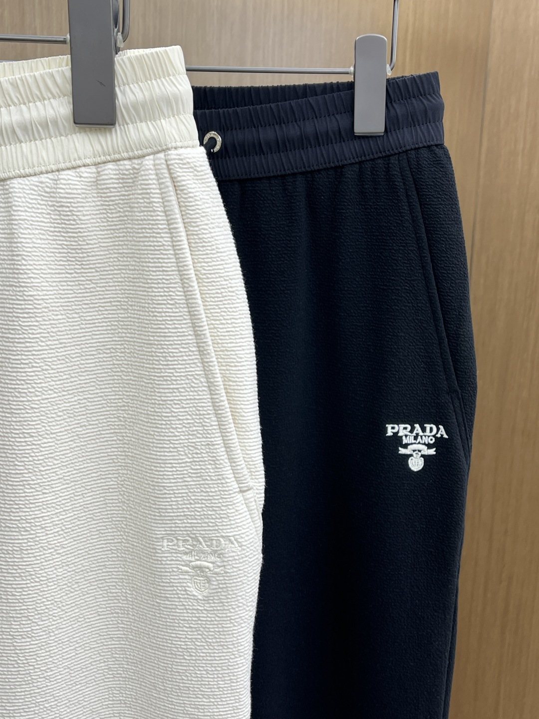 。🩵PD 🔥🔥高级定制 2026春夏新款铜氨丝莫代尔空气层休闲卫裤，裤身上刺绣标志性品牌标识，客供定制品