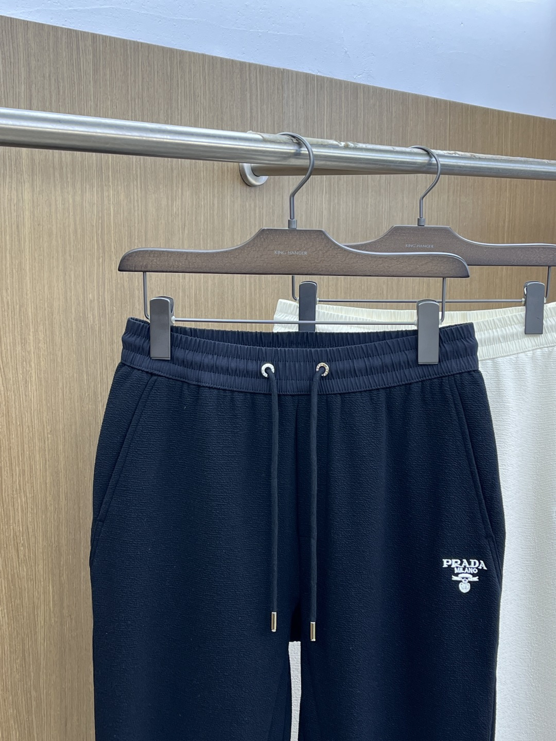 。🩵PD 🔥🔥高级定制 2026春夏新款铜氨丝莫代尔空气层休闲卫裤，裤身上刺绣标志性品牌标识，客供定制品