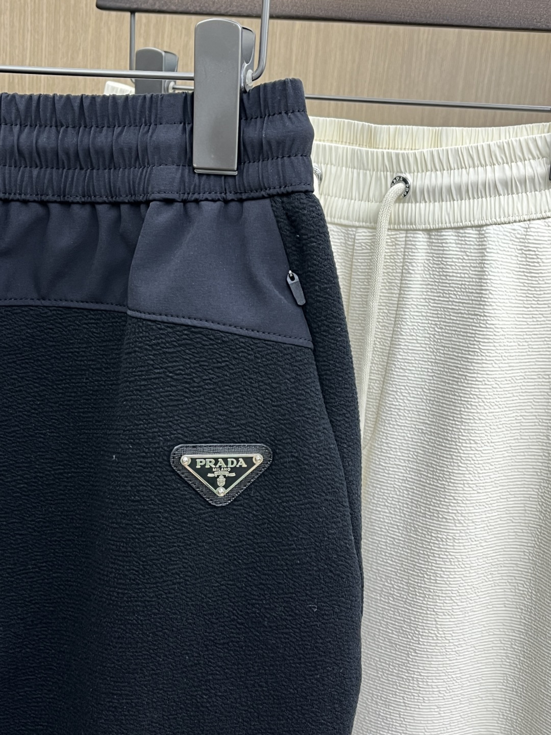 。🩵PD 🔥🔥高级定制 2026春夏新款铜氨丝莫代尔空气层休闲卫裤，裤身上刺绣标志性品牌标识，客供定制品