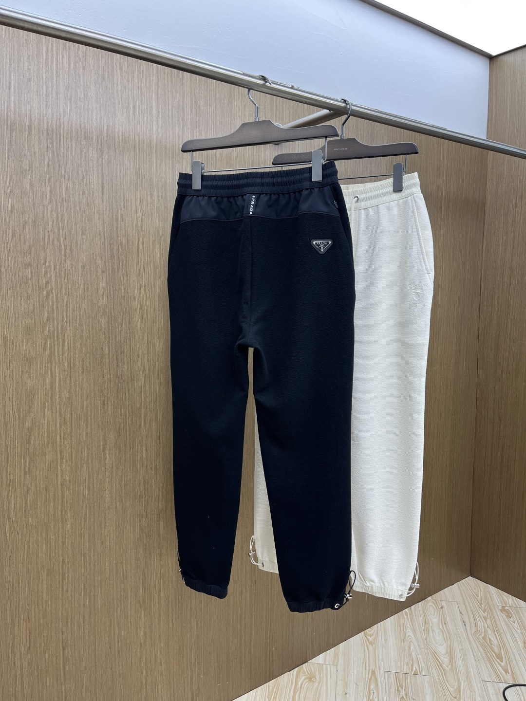 。🩵PD 🔥🔥高级定制 2026春夏新款铜氨丝莫代尔空气层休闲卫裤，裤身上刺绣标志性品牌标识，客供定制品