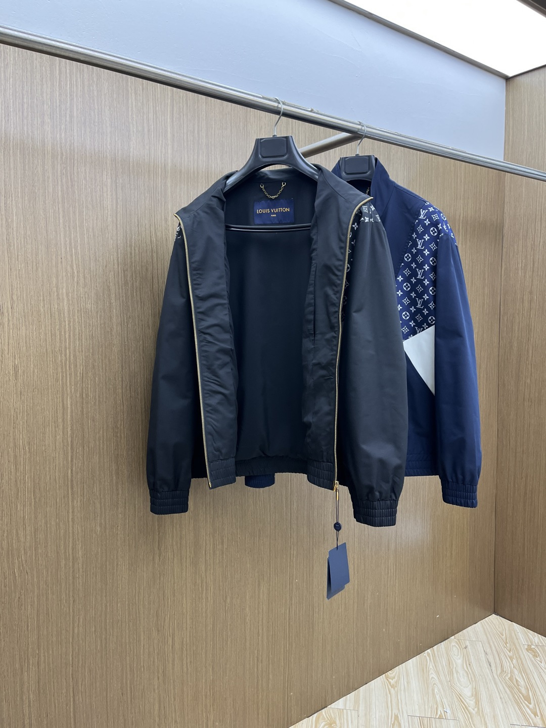 早春 LV 🔥🔥早春休闲系列，最新时尚立领夹克外套.处处细节显工艺足够的高级 结构性剪裁的设计改变来展现