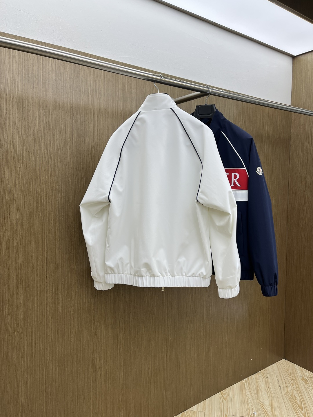 早春款 Mon 🔥🔥早春休闲系列，最新时尚立领夹克外套.处处细节显工艺足够的高级 结构性剪裁的设计改变来