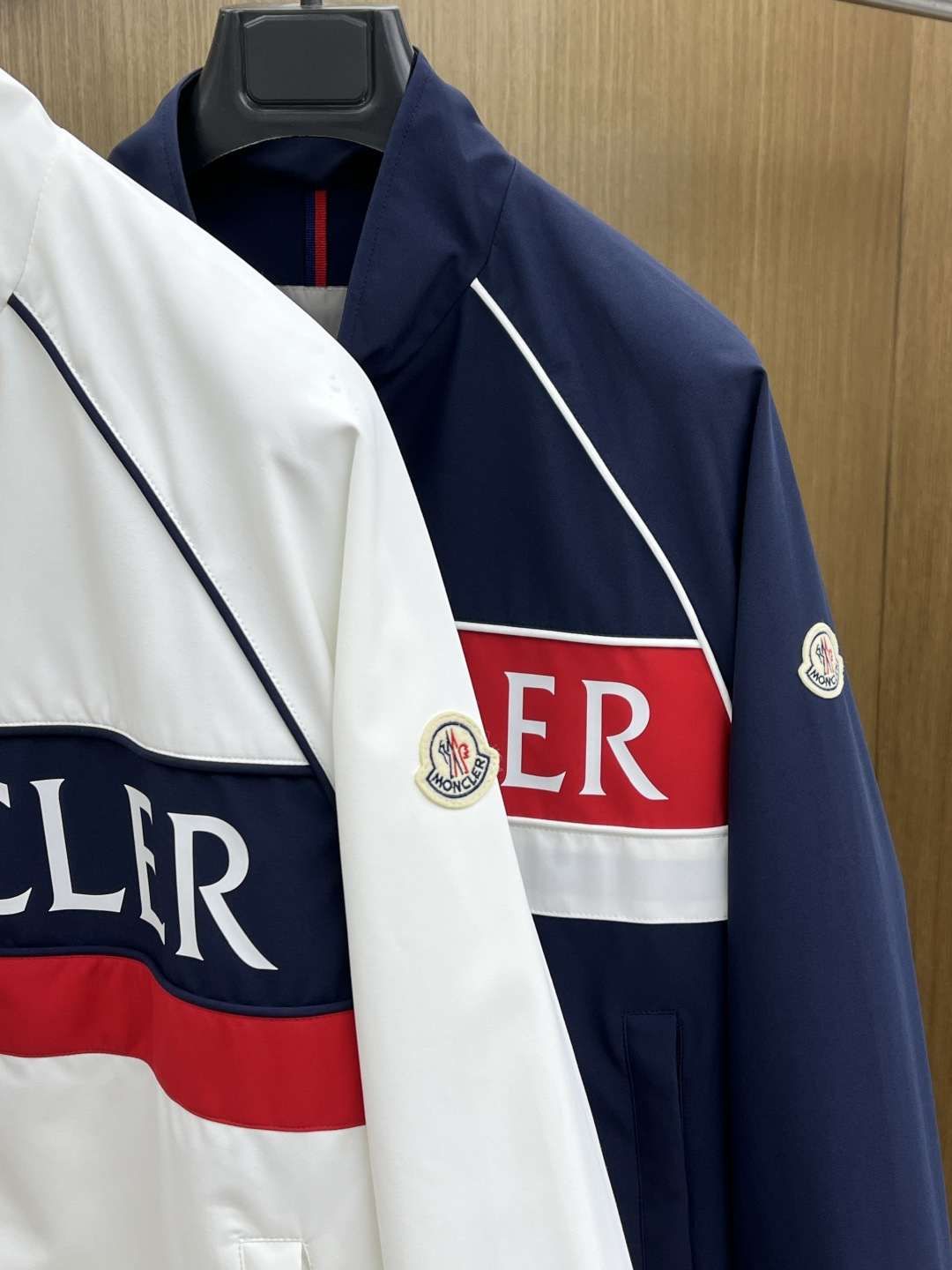 早春款 Mon 🔥🔥早春休闲系列，最新时尚立领夹克外套.处处细节显工艺足够的高级 结构性剪裁的设计改变来