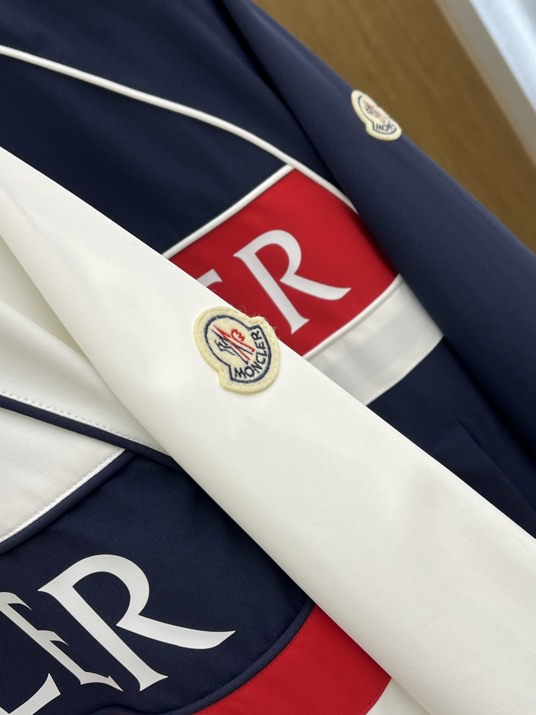 早春款 Mon 🔥🔥早春休闲系列，最新时尚立领夹克外套.处处细节显工艺足够的高级 结构性剪裁的设计改变来