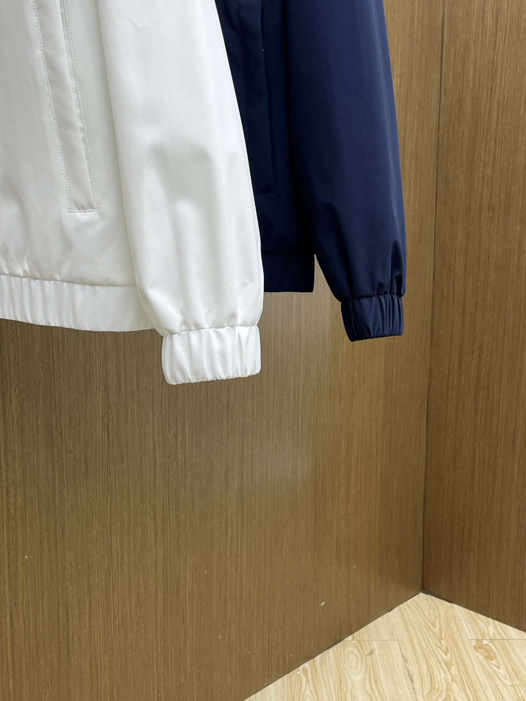 早春款 Mon 🔥🔥早春休闲系列，最新时尚立领夹克外套.处处细节显工艺足够的高级 结构性剪裁的设计改变来