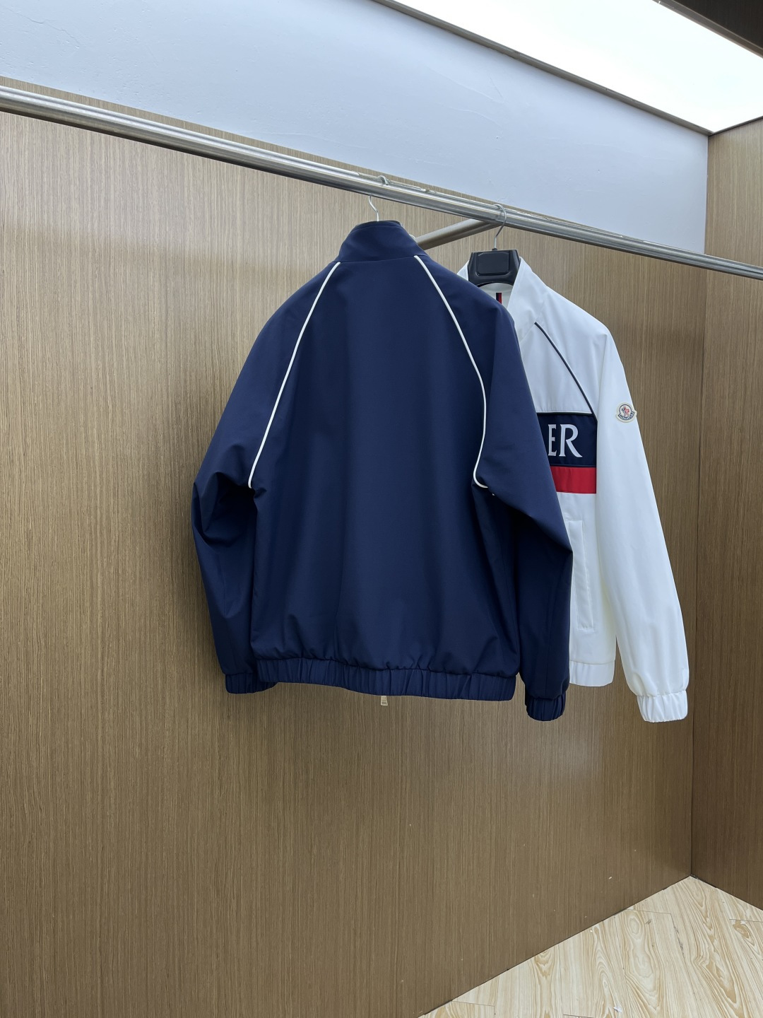 早春款 Mon 🔥🔥早春休闲系列，最新时尚立领夹克外套.处处细节显工艺足够的高级 结构性剪裁的设计改变来