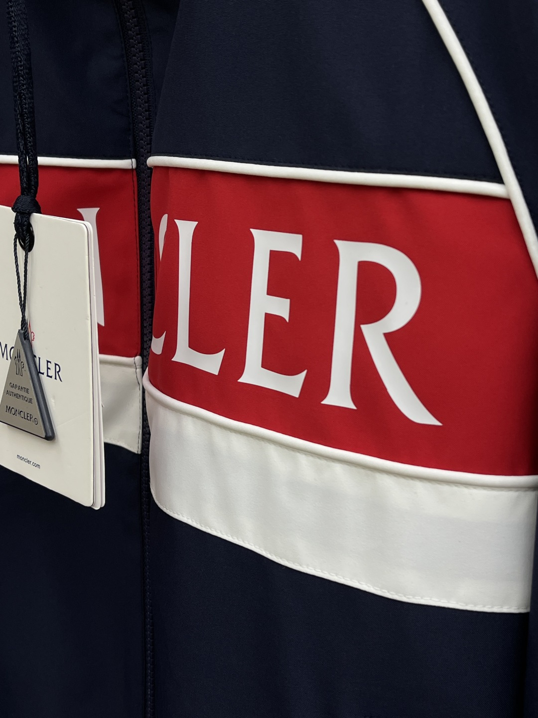 早春款 Mon 🔥🔥早春休闲系列，最新时尚立领夹克外套.处处细节显工艺足够的高级 结构性剪裁的设计改变来