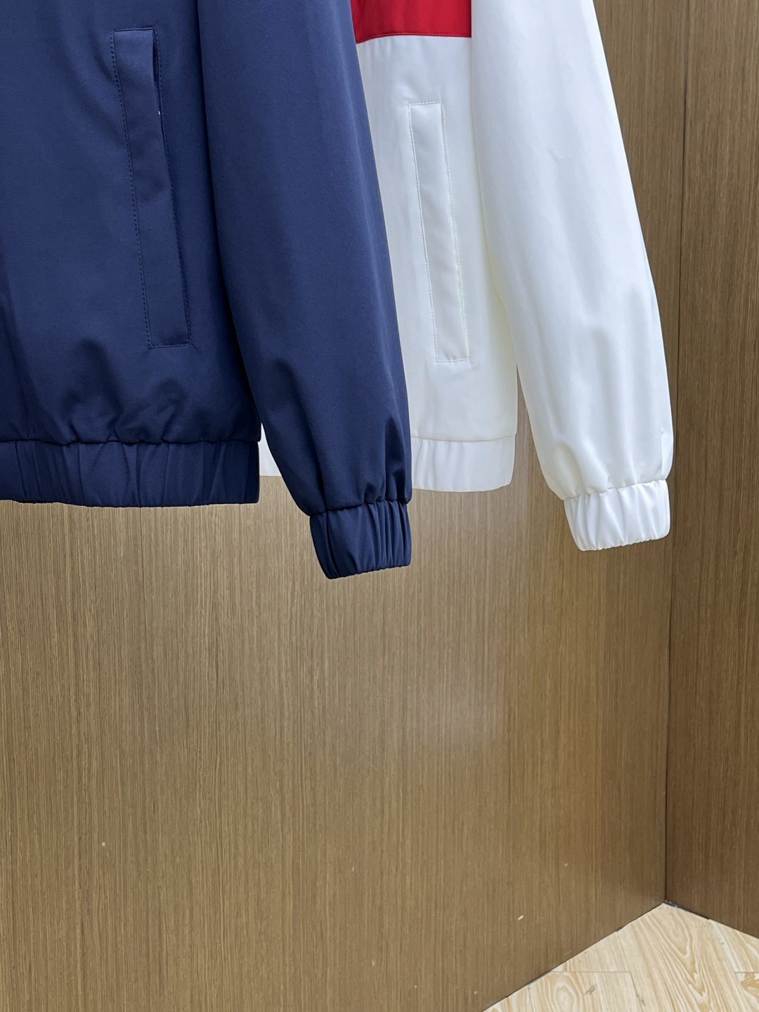 早春款 Mon 🔥🔥早春休闲系列，最新时尚立领夹克外套.处处细节显工艺足够的高级 结构性剪裁的设计改变来