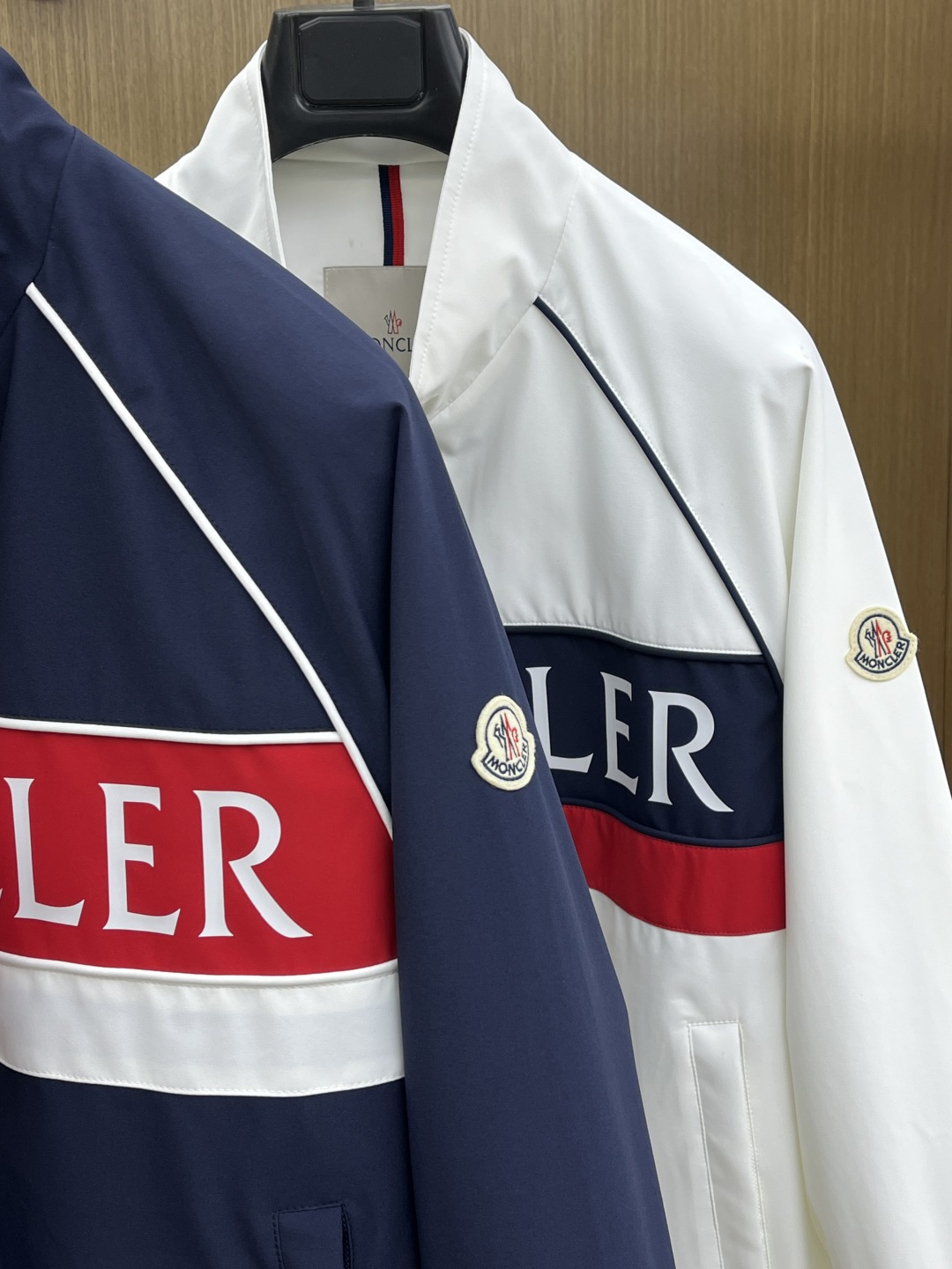 早春款 Mon 🔥🔥早春休闲系列，最新时尚立领夹克外套.处处细节显工艺足够的高级 结构性剪裁的设计改变来