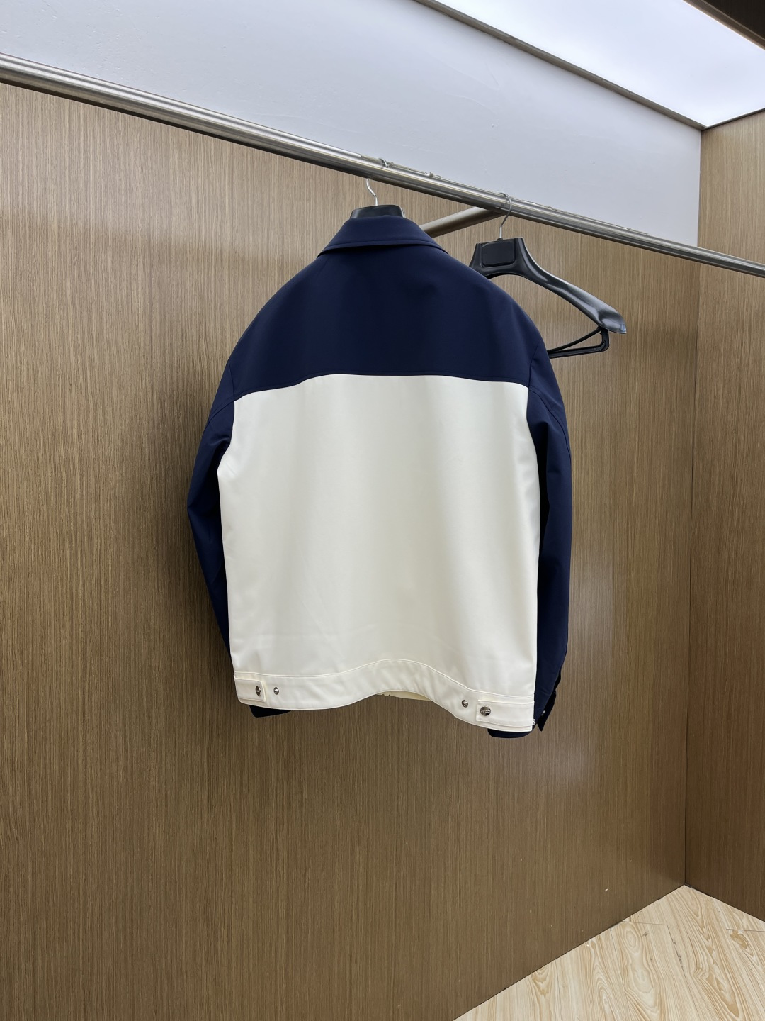 早春款 Guc 🔥🔥早春休闲系列，最新时尚翻领夹克外套.拼接撞色条纹，logo刺绣，处处细节显工艺足够的