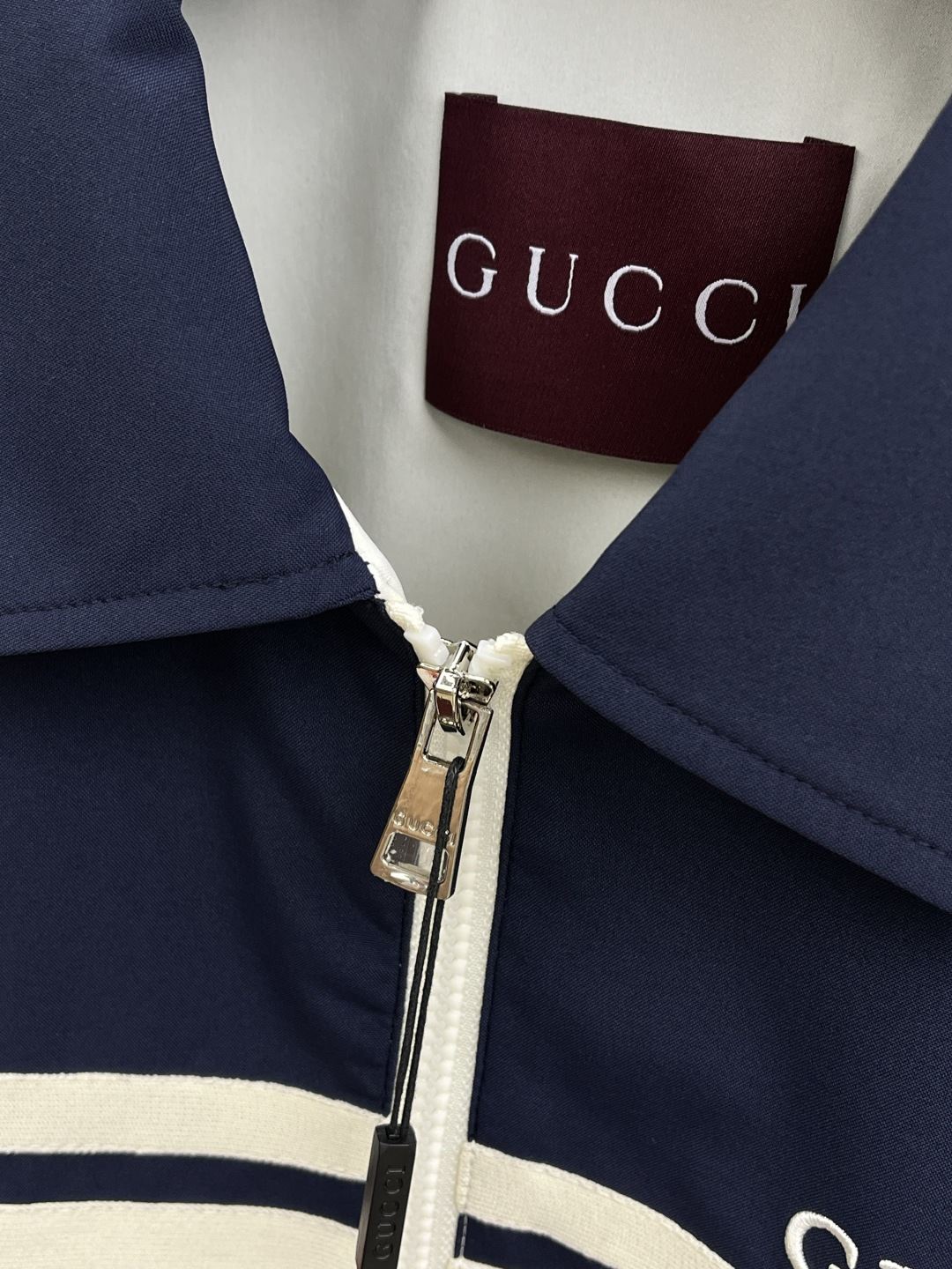 早春款 Guc 🔥🔥早春休闲系列，最新时尚翻领夹克外套.拼接撞色条纹，logo刺绣，处处细节显工艺足够的