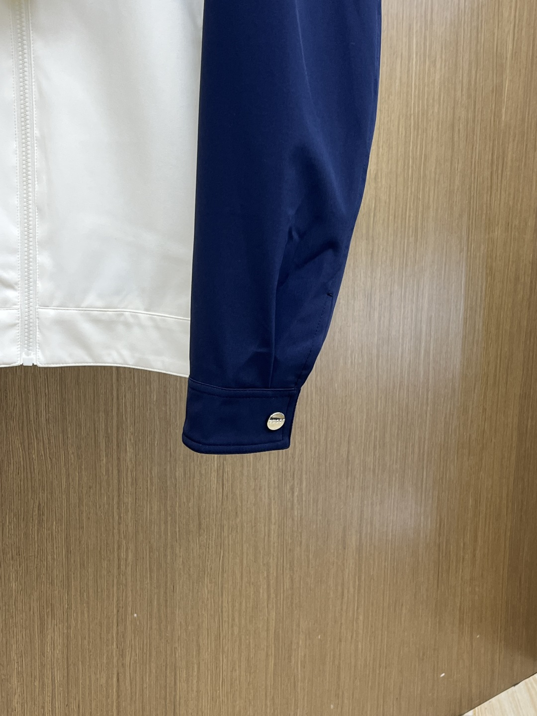 早春款 Guc 🔥🔥早春休闲系列，最新时尚翻领夹克外套.拼接撞色条纹，logo刺绣，处处细节显工艺足够的