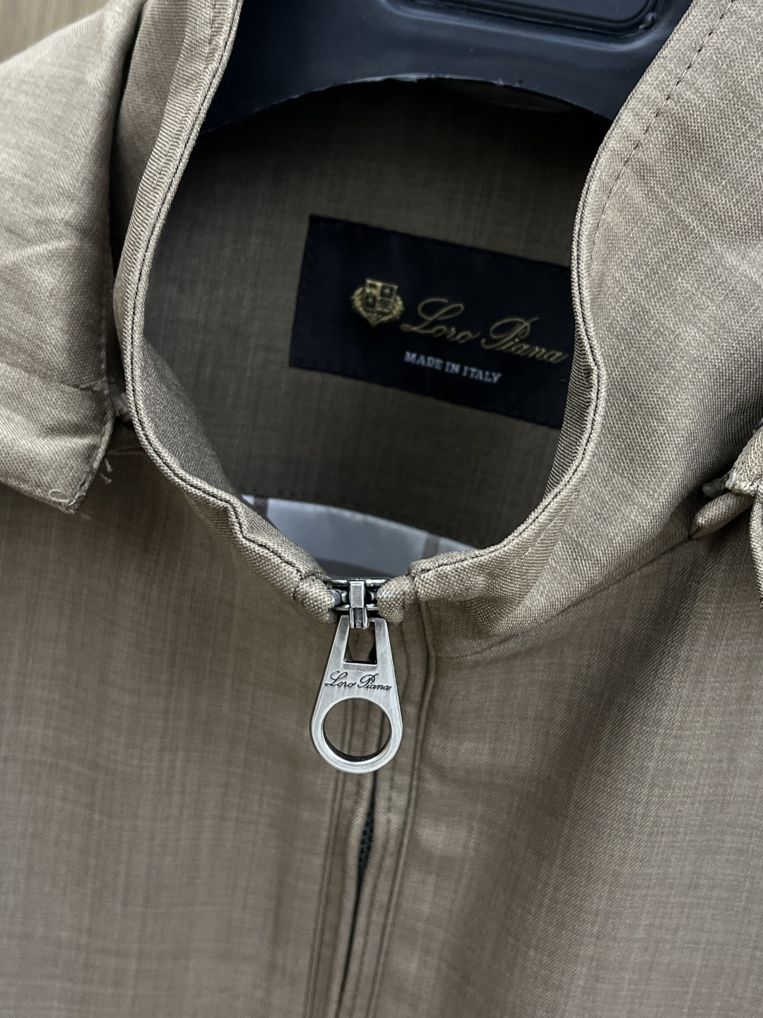 早春款 Loro Piana 🔥🔥早春棉麻老钱风系列，最新时尚连帽夹克外套.帽子可拆卸，处处细节显工艺足