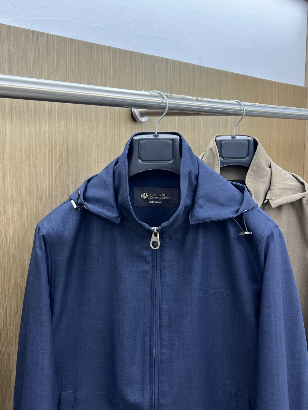 早春款 Loro Piana 🔥🔥早春棉麻老钱风系列，最新时尚连帽夹克外套.帽子可拆卸，处处细节显工艺足