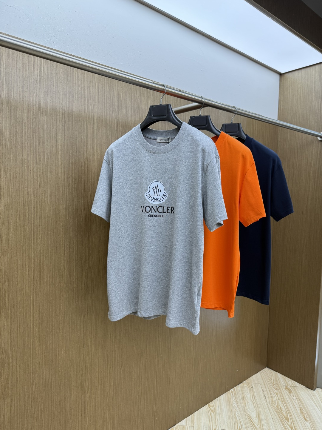 NO:743790,New product Mon 1956 spring and summer new short-sleeved round neck T-shirt for men and women, with a very personalized and high-end style, logo printing technology design!  Customized pure cotton fabric!  A simple and high-end fashion item, a very high-end fashion product with a very attractive look, a must-have item for fashion trends!  fzg has all three standards!  !  Color Picture Color Size S M L XL Loose fit, T-shirt, tees, t-shirt,19860909新品 Mon 1956春夏新款男女同款短袖圆领T恤,极具个性高级风,标志logo印花工艺设计！定制纯棉面料！一款简约高级的时尚单品,穿搭魅力十分高级不俗的时尚产物 ,时尚潮流必备单品！fzg三标齐全！！ 颜色图片颜色 尺码S M L XL 宽松版型,,T-shirt,tees，t-shirt,,Men's clothing