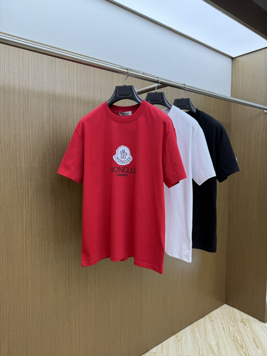 新品 Mon 🔥🔥2026春夏新款男女同款👫短袖圆领T恤，极具个性高级风，标志logo印花工艺设计！定制