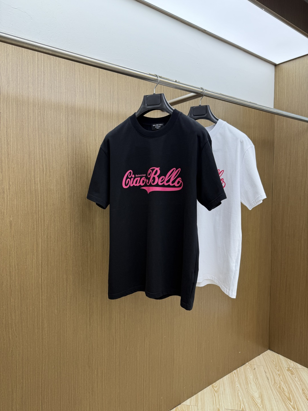 新品 BBG 🔥🔥春夏新款男女同款👫短袖圆领T恤，极具个性高级风，标志logo印花工艺设计！定制纯棉面料