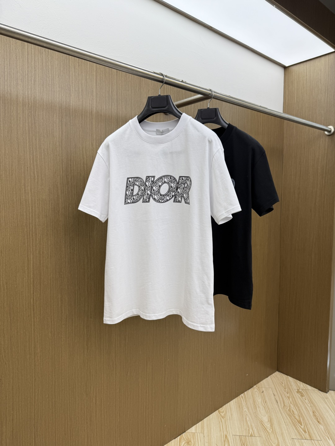 新品 CD 🔥🔥春夏新款男女同款👫短袖圆领T恤，极具个性高级风，标志logo印花工艺设计！定制纯棉面料！