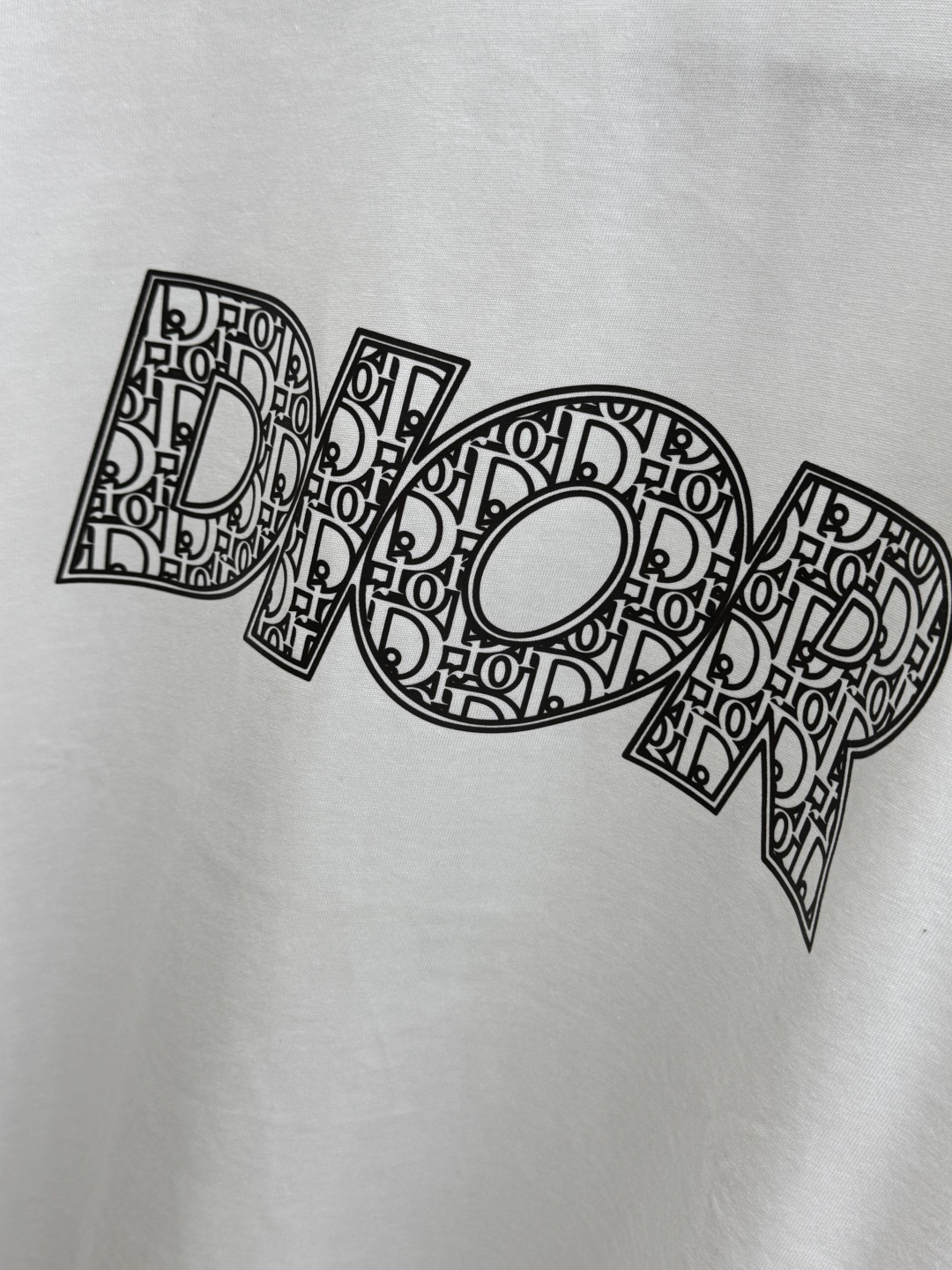 新品 CD 🔥🔥春夏新款男女同款👫短袖圆领T恤，极具个性高级风，标志logo印花工艺设计！定制纯棉面料！