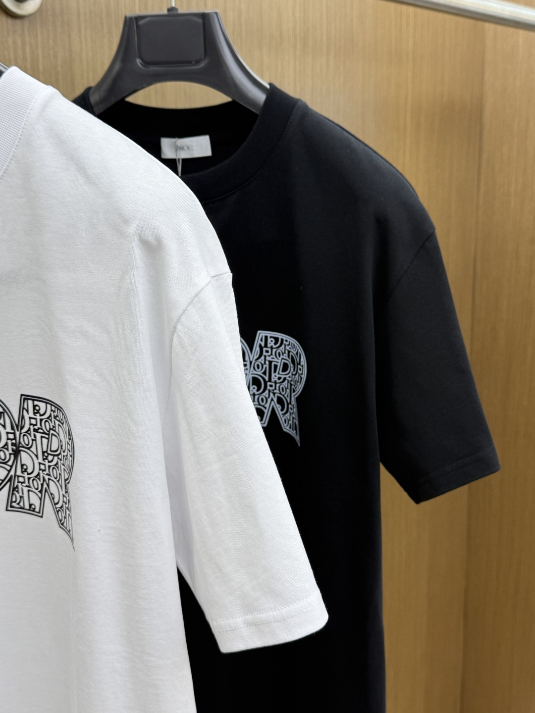 新品 CD 🔥🔥春夏新款男女同款👫短袖圆领T恤，极具个性高级风，标志logo印花工艺设计！定制纯棉面料！