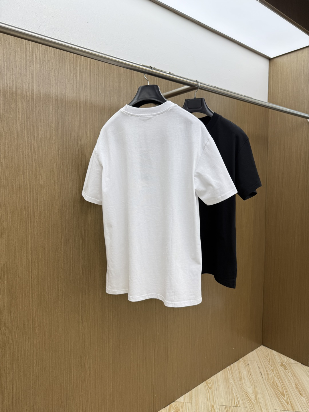 新品 CD 🔥🔥春夏新款男女同款👫短袖圆领T恤，极具个性高级风，标志logo印花工艺设计！定制纯棉面料！