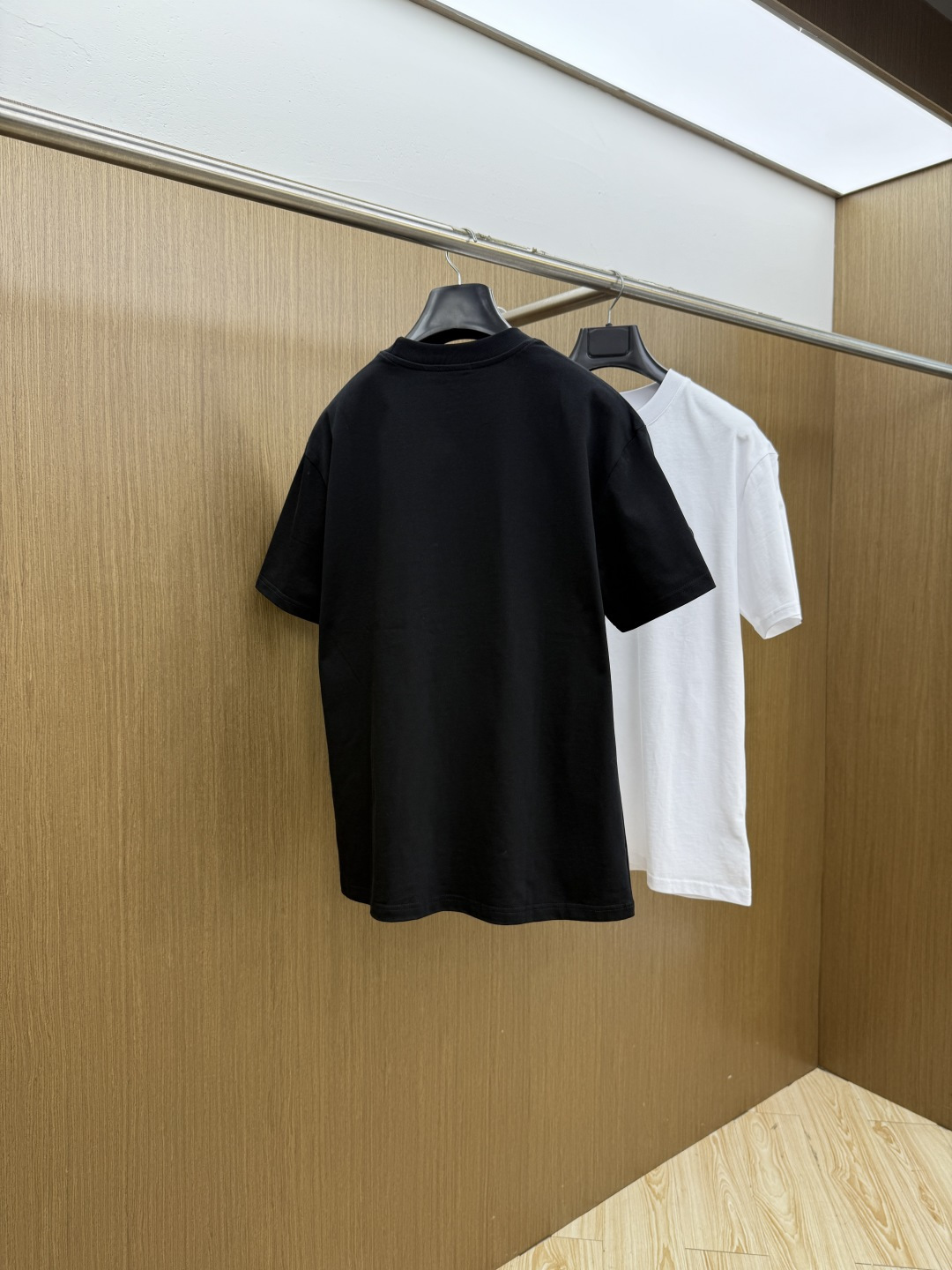 新品 CD 🔥🔥春夏新款男女同款👫短袖圆领T恤，极具个性高级风，标志logo印花工艺设计！定制纯棉面料！